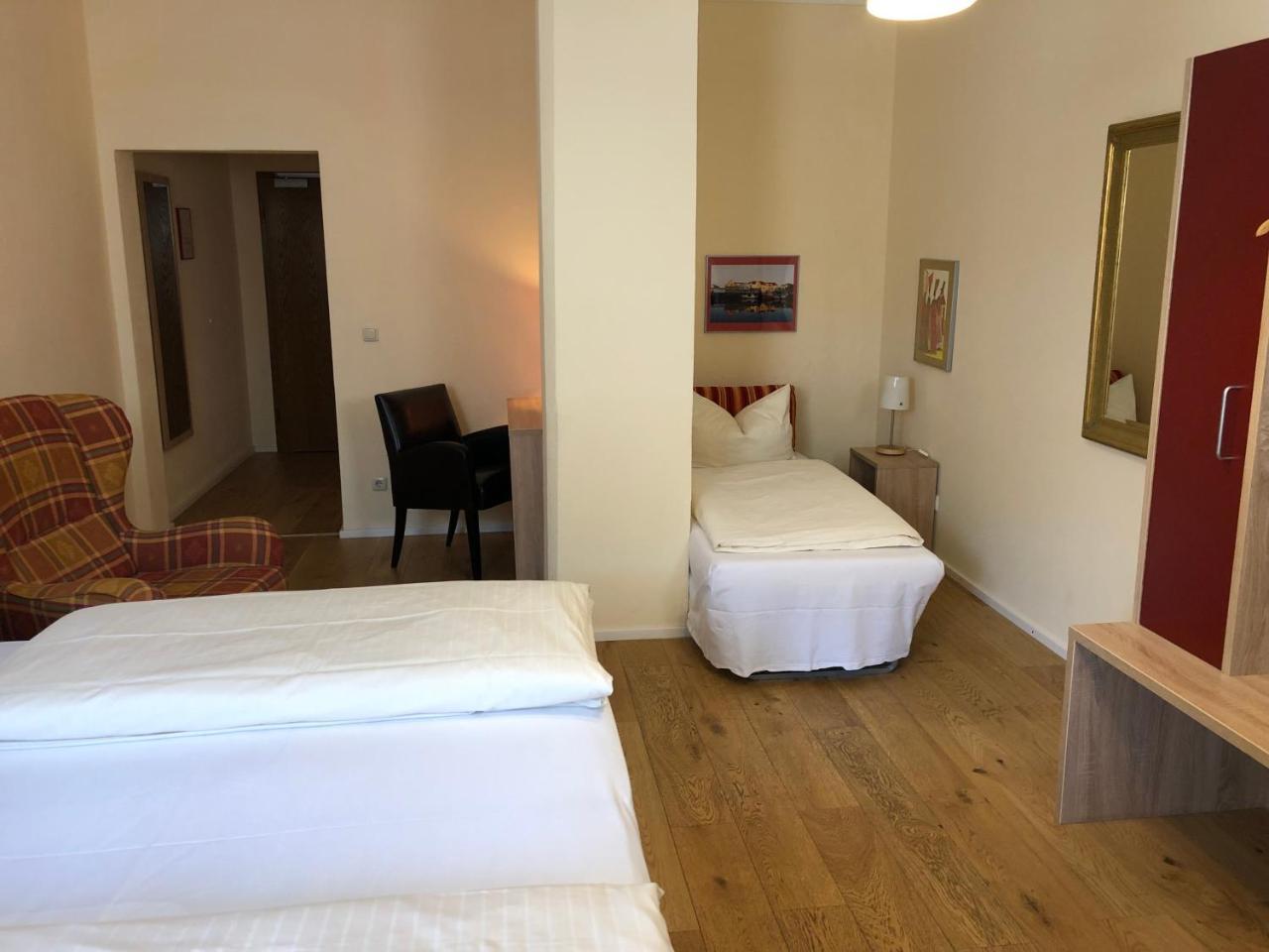 Hotel-Gasthof Floetzinger Braeu Розенгайм Екстер'єр фото